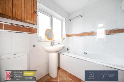 Family Bathroom.