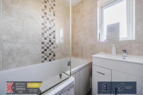 Family Bathroom.