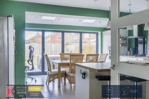 Kitchen/ Family Room.