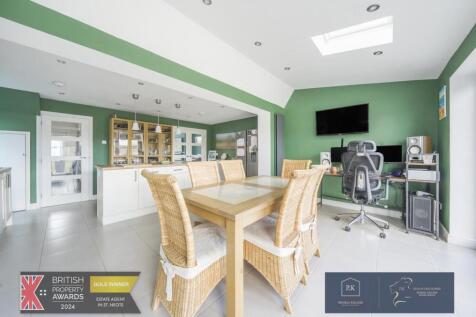 Kitchen/ Family Room.