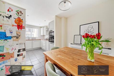 Kitchen Dining Area.