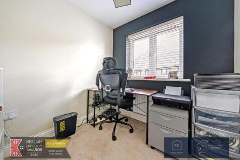 Bedroom/ Office.
