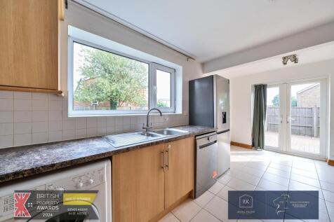 Kitchen. Dining Area.