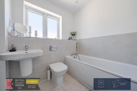 Family Bathroom.