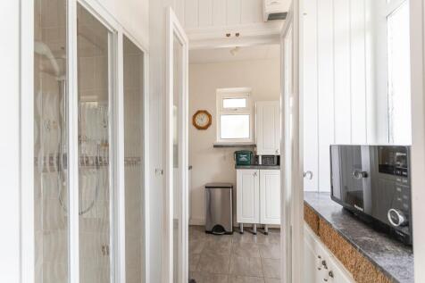 Utility Room/Shower Room
