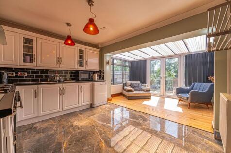 Kitchen/Sun Room
