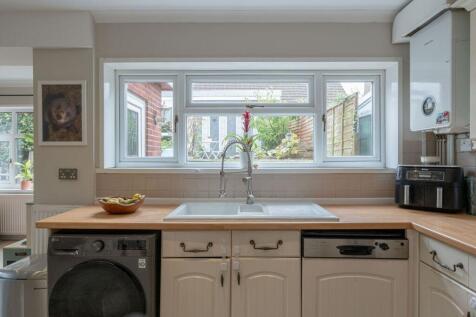 Kitchen/Dining Area
