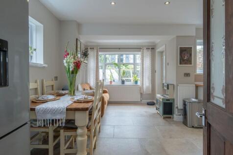 Kitchen/Dining Area