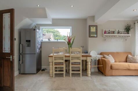 Kitchen/Dining Area