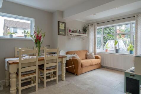 Kitchen/Dining Area