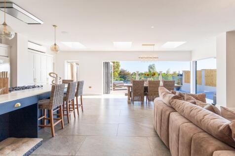 Kitchen/Dining/Family room