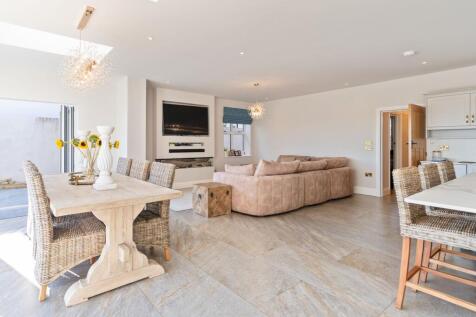 Kitchen/Dining/Family room