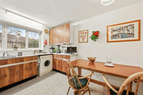 Kitchen 1.jpg