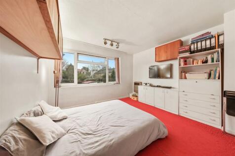 Bedroom 1.jpg