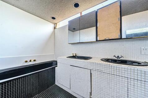 Bathroom 2.jpg