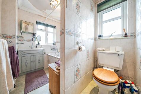 Bathroom.JPG