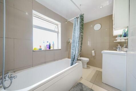 Bathroom.JPG