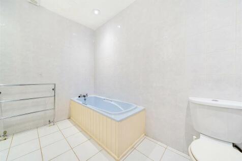 Bathroom 3.jpg