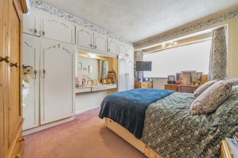Bedroom 1.jpg