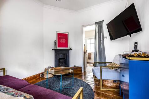 lounge 1.jpg