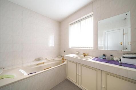 Family Bathroom.jpg