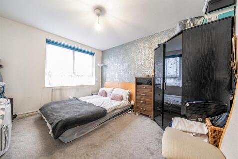 Bedroom 1.jpg