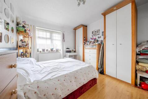 Bedroom 1.jpg