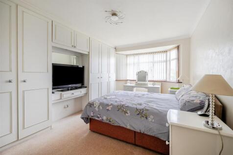 Bedroom 1.JPG