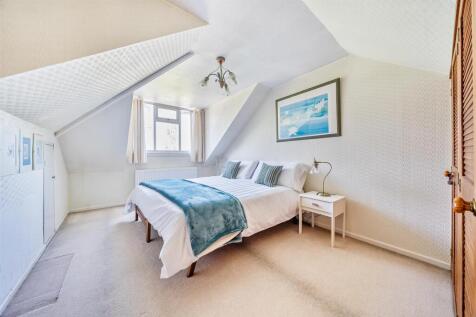 Bedroom 1.jpg