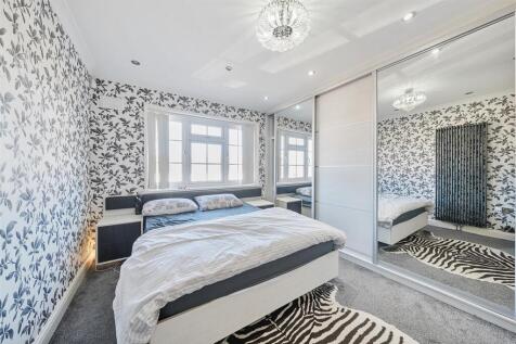 Bedroom 1.jpg