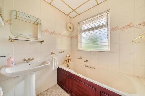 Bathroom.jpg