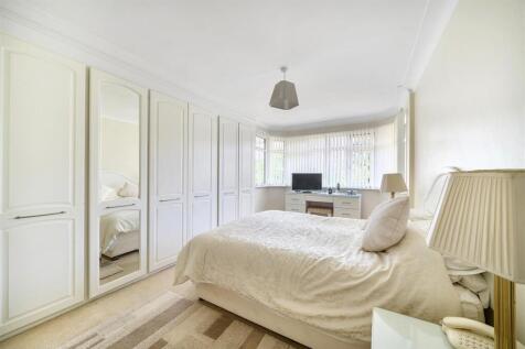 Bedroom 1.jpg