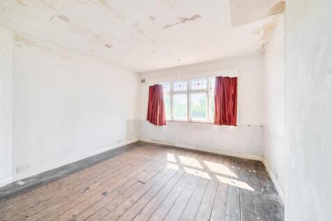 Bedroom 1.jpg