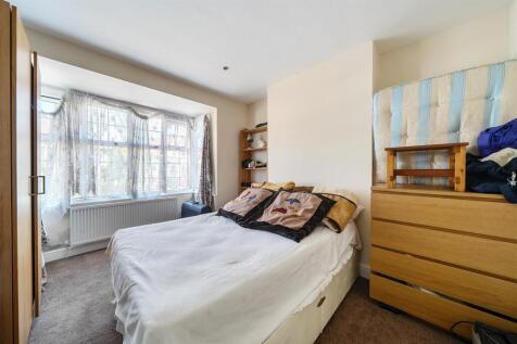 Bedroom 1.jpg