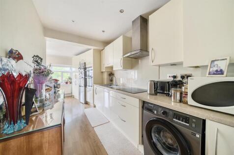 Kitchen 1.jpg