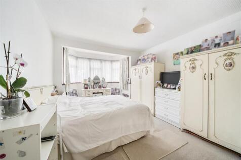 Bedroom 1.jpg