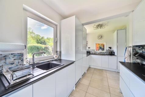 Kitchen 2.jpg