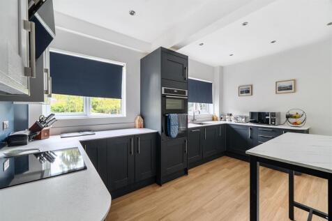 Kitchen 2.jpg