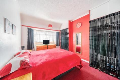 Bedroom 1.jpg