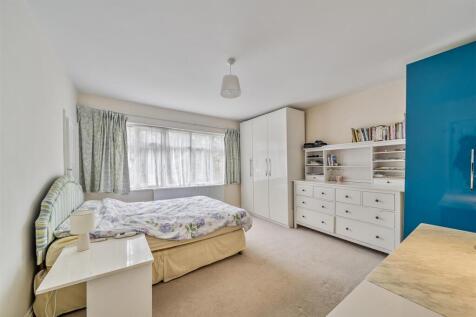 Bedroom 1.jpg