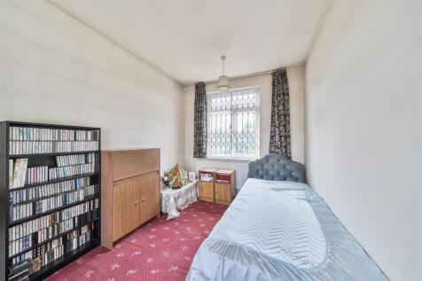 Bedroom 4.jpg