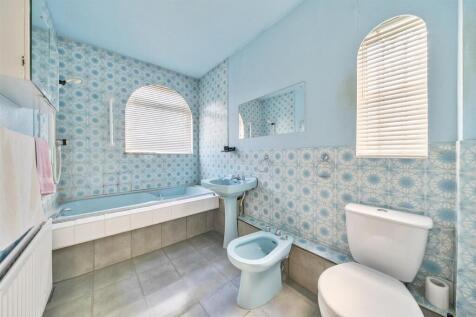 Bathroom.jpg