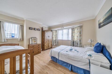 Bedroom 1.jpg