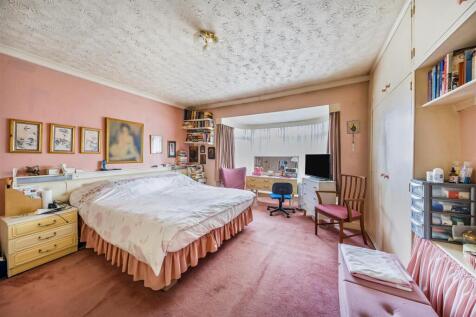 Bedroom 1.jpg