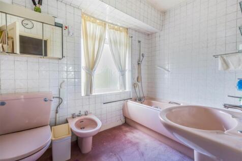 Bathroom.jpg