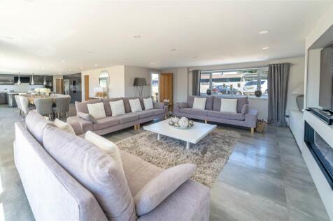 Sitting/Dining Rooms