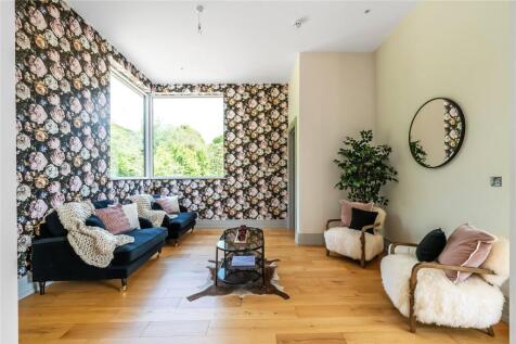 Landing/Living Room
