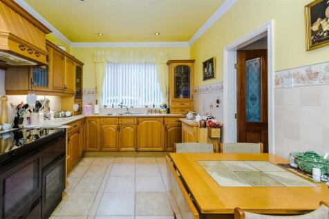 Kitchen (3).jpg