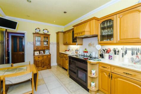 Kitchen (2).jpg