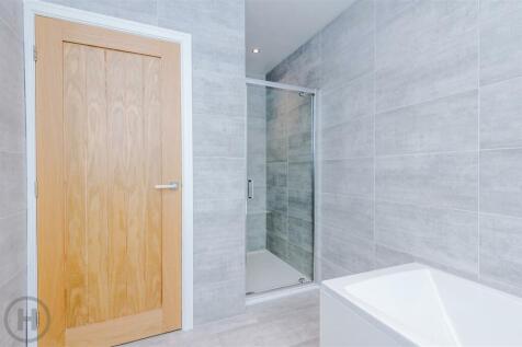 Family Bathroom (2).jpg